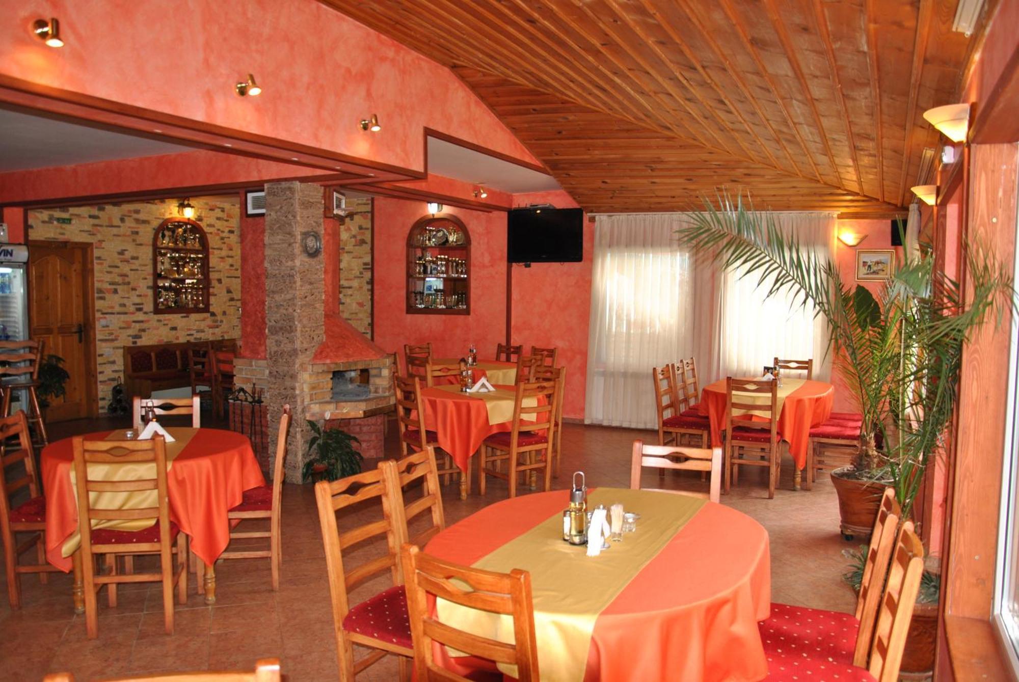Family Hotel Shoky Chepelare Bagian luar foto